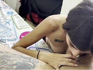 एमेच्योर बड़ी गांड वाली इबोनी देवी लिंगरी पैंटीहोज में इंटररेशियल किसिंग डोमिनेट