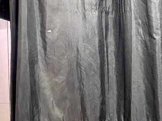 um homem invadiu o vestiário de loja famosa em são paulo e me fodeu sem camisinha 😱 meu cu ficou esfolado de tanta pica gozou dentro