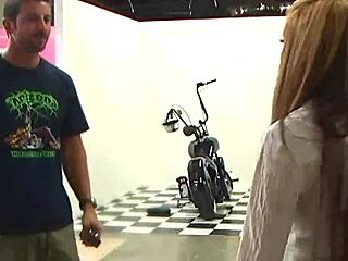 कार्मेल मूर को ह्यूज लंड से टाइट चूत फाड़कर चिढ़ाना गिड़गिड़ाहट तक?