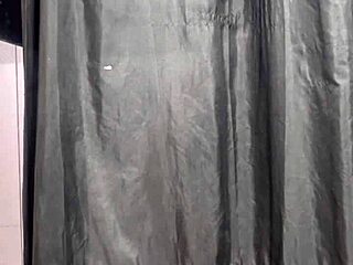 साओ पाउलो की फेमस स्टोर के लॉकररूम में आदमी घुसा बिना कंडोम के चोदा 😱 गांड फट गई स्पर्म से भरी