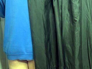 साओ पाउलो की फेमस स्टोर के लॉकररूम में आदमी घुसा बिना कंडोम के चोदा 😱 गांड फट गई स्पर्म से भरी