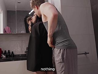 मस्कुलर पड़ोसी बाथरूम सिंक ठीक करके स्किनी लड़की को डॉगी में क्रीमपाई