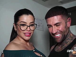 स्क्वर्ट क्वीन सारा रेटाली का नए नेस्टोर जार्क से रफ चुदाई