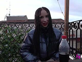 मोनिका नेनी ने जवान यार को बेडरूम धक्के और बाहर मुँह पर माल के साथ चुदाई सिखाई