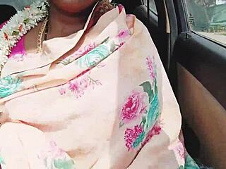 हॉट देसी आंटी रोमांटिक डर्टी टॉक के साथ इंटेंस कार चुदाई एंजॉय