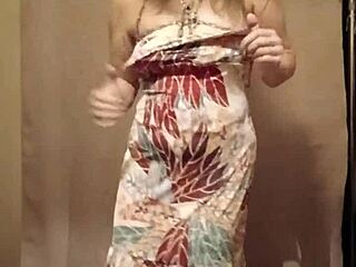 hey check this french milf housewife doing a sexy striptease with buttplug in homemade video 😈