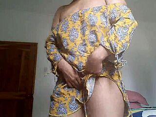 correte conmigo, essa morena mexicana se despindo e se masturbando com dirty talk toda excitada no bedroom solo