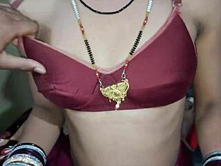 अरे देखो इस हाउसवाइफ को राहुल के साथ हॉट रोमांस में हार्डकोर चुदाई! 🔥💦