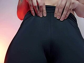 सेक्सी लैटिन गांड ने बेडरूम में बड़ी नेचुरल चूचियाँ और कर्ली हेयर दिखाए डिल्डो फिंगरिंग से, सबमिसिव कोलंबियन ब्यूटी का कमबख्त आकर्षण