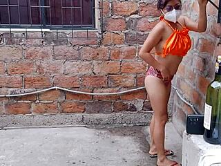 ग्रामीण घर में एमेच्योर रंडियां स्नान कर चूचियां चूत मसल रही छुट्टी पर 😏🛁