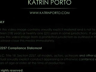 ऑफिस में कर्वी रेडहेड मिल्फ की झांट वाली चूत स्कर्ट के नीचे चाटी चब्बी फेमडॉम ने