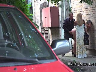 बड़ी गांड वाली ब्रूनेट सब आउटडोर बीएसडीएम चुदाई लेती