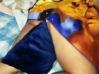 grabo cogiendo el gran culo de mi hijastra mientras esposa compra regalos navidad y lleno su culo de leche