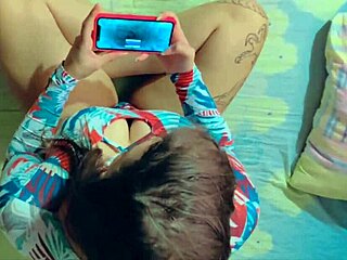 फ्री फायर प्लेयर ऑनलाइन खेलते बॉयफ्रेंड को चूत देती