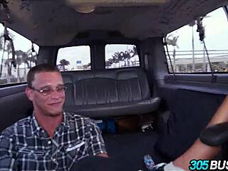 अलीना ली की स्लट्टी पब्लिक बस एडवेंचर्स में लंड की भूख