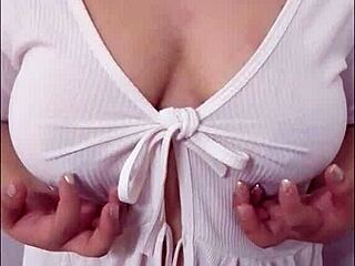 वायरल टीचर बिना ब्रा घूमी पब्लिक रोड पर और उसके चुचे निचोड़े फन आउटडोर मोमेंट में