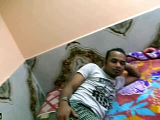 खूबसूरत बांग्लादेशी भाभी रात को प्रेमी से रैंच पर क्रिपी चुदाई करवाती है