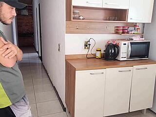 रिस्की होममेड में ब्राजीलियन हाउसवाइफ पति के दोस्त को शावर में चोदी डर्टी टॉक रफ बेयरबैक