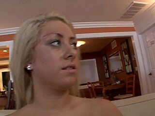 बड़े बूब्स ब्लोंड कजिन चूत चूसती लेस्बियन 69 फिंगरिंग