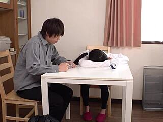 हे जापानी सौतेली बहन भाई पहली बार बेडरूम चुदाई एक्सप्लोर करें?