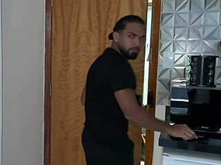 कुक्कोल्ड दोस्त को रसीला ब्लोजॉब से जगाया और क्रिमपाई चुदाई की