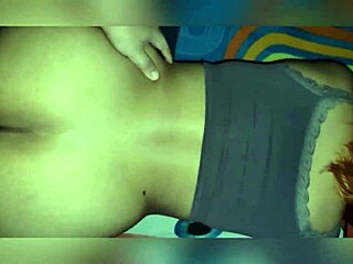 Cogiendo a mam� soltera mientras sus hijos juegan en el patio... culona latina en cuatro puta morocha, oh yeah.