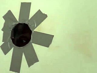 ग्लोरिहोल टीन 18+ का विशाल ब्लैक लंड चूसना थ्रिलिंग लगा