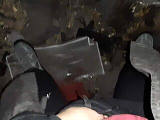 गांव की लड़की ठंडे खलिहान में जोरदार मुठ मारती ऑर्गेज्म रिलीज