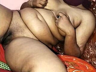 इंडियन गांव की सहेलियां दोस्त के साथ पहली बार रैंच पर वायरल चुदाई