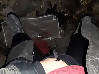 गांव की लड़की ठंडे खलिहान में जोरदार मुठ मारती ऑर्गेज्म रिलीज