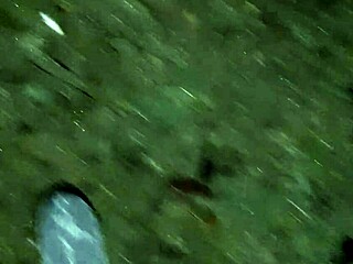 गांव की लड़की ठंडे खलिहान में जोरदार मुठ मारती ऑर्गेज्म रिलीज