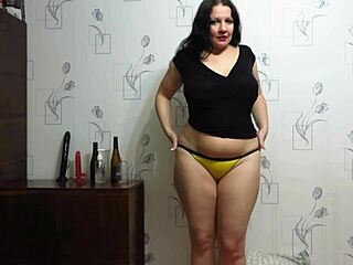 i love fucking my shaved pussy with a bottle shaking my big ass and natural boobs chubby milf home fetish