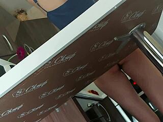 curvy mature milf fingers her huge hairy pussy close up moaning