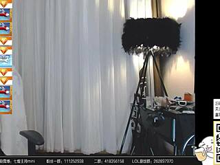 Join Guo Mini for Chinese web chat fun 📱😊