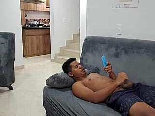 हॉट कोलंबियन मिल्फ लिंगरी में सौतेले बेटे से रफ चुदाई रोलप्ले