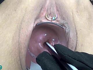 अरे, देखा जापानी मिल्फ को जर्मन डिल्डो चॉपस्टिक्स से गर्भाशय तक अंदर लेते?