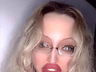 फुल रशियन स्टोरी मूवी ग्लासेस लिपस्टिक फेटिश के साथ