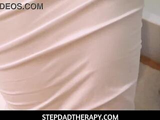 माया केंड्रिक्स की रेडहेड चूत विशाल मोटे लंड से कैम पर लेती, दिल धड़कता है