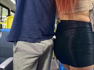 मिनीस्कर्ट वाली स्टूडेंट को बस में अजनबी ने चोदा 😈🍑🚌