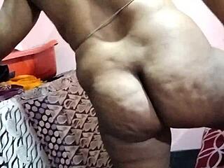 हॉट होममेड इंडियन गर्लफ्रेंड पहली बार चुदाई बड़ी नेचुरल चूचियाँ