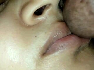 सौतेली बहन की टाइट गीली चूत चूसने का मजा मम्म रसीली चूत चूसाई