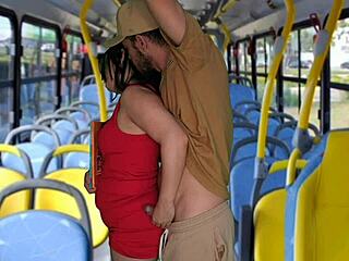 बस में क्यूट स्टूडेंट को मसलकर चोदा, देखना है ना?