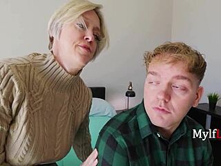 फैमिली ट्रिप में डी विलियम्स कपड़े फाड़ टैबू मिल्फ लव बेड पर