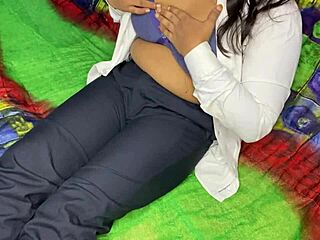 देसी लड़की जॉब से लौटकर चूत में उंगली डालती है वायरल एमएमएस