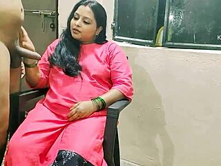 पड़ोसी मेरी हॉर्नी इंडियन देसी मम्मी को बड़े लंडों से पेलो अभी!