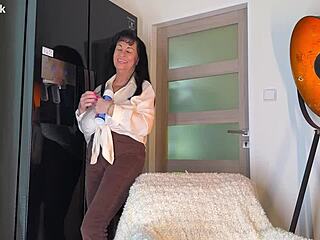 private homemade vid of mature hairy bbw masturbating her saggy tits pussy outdoors