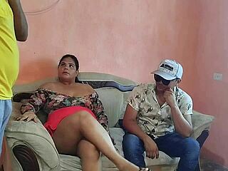 छोटी 18+ किशोरी स्लट्स ने घरेलू एनल प्रैक्टिस में रफ राइड किया 😈🍑