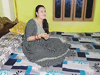 देसी मिल्फ ने स्टेपसन के लंड पर जोरदार राइड की, चूचे चूमते हुए 🔥🍆💦