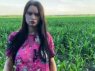 कॉर्नफील्ड में घबरा गई स्टेपब्रो के मोटे लंड ने सांत्वना दी