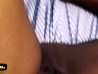 इस हॉट एबोनी मिल्फ की चूत कम से कौन नहीं भरेगा?!